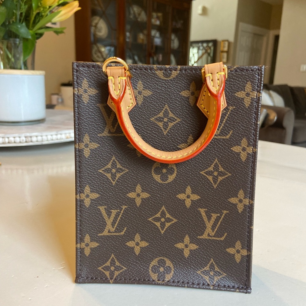 Louis Vuitton Petit Sac Plat